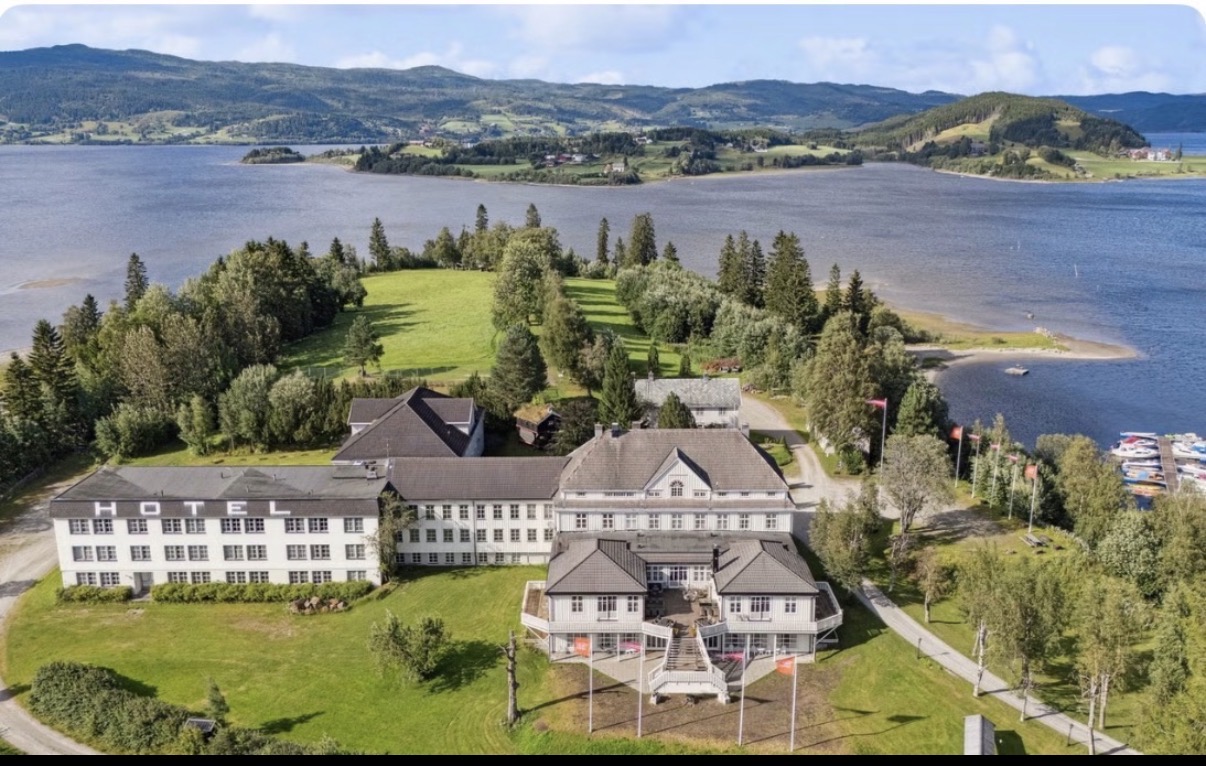Selbusjøen Hotel sett ovenfra